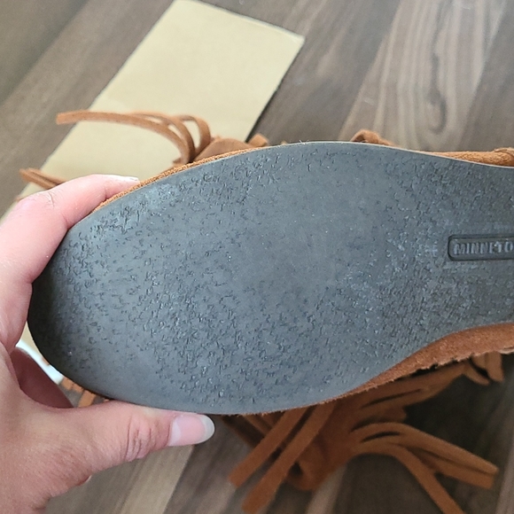 EUC Minnetonka fringe boots - Picture 5 of 16